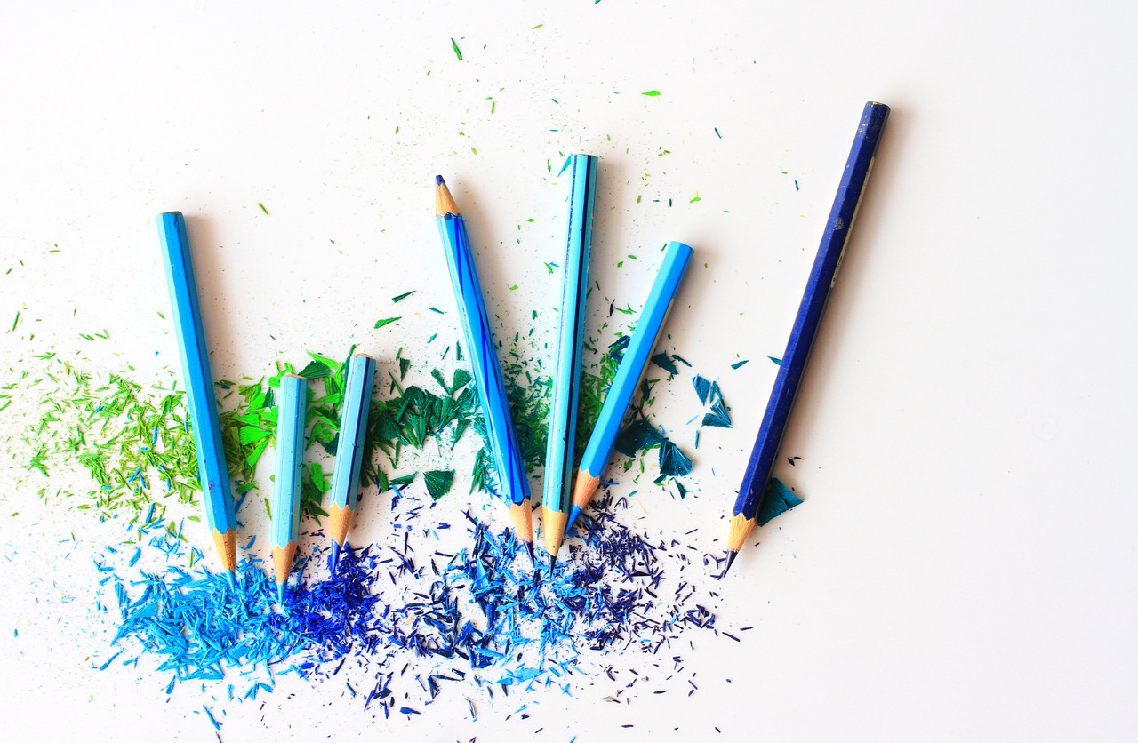 【記事作成代行・外注のすゝめ】コンテンツマーケティングの8つのメリット・デメリット 9 color pencil 1022033 1280