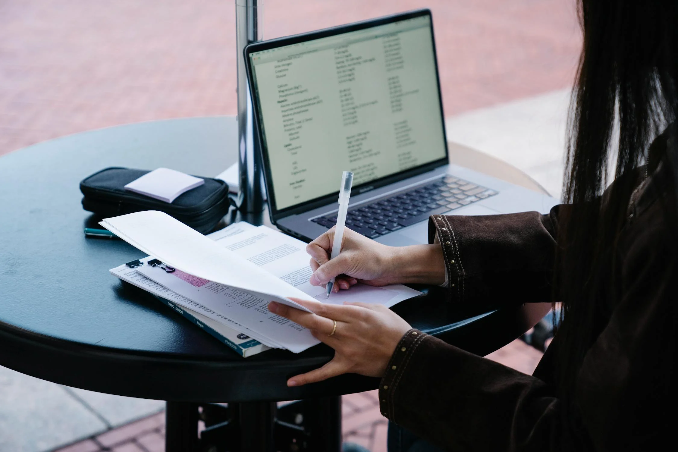 【オウンドメディア勉強会】成功企業に学ぶ効果的な選び方とコツ 44 アイキャッチpexels photo 7972280