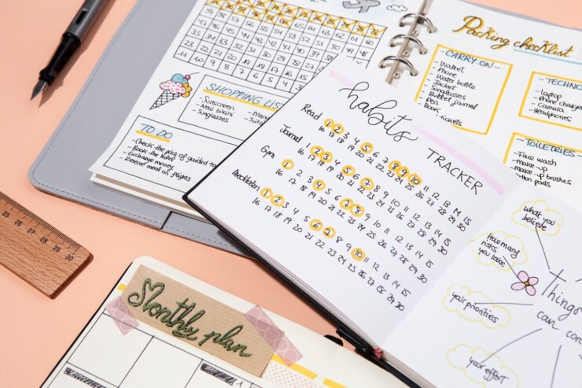 【Webマーケティング独学完全版】未経験から3ヶ月でスキルを習得する学習ガイド 16 high angle bullet journal supplies arrangement 23 2149740022 1