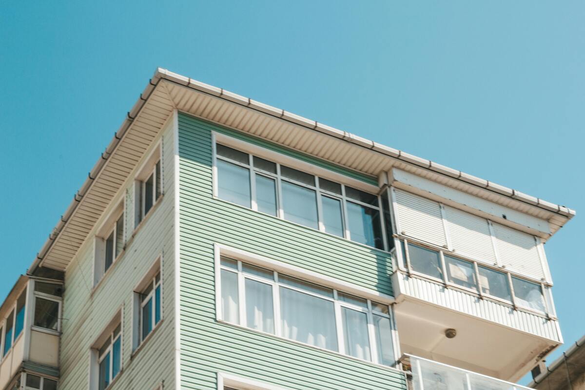 【住宅会社のためのWeb集客戦略】物件PRと施工実績を活用したデジタルマーケティング完全ガイド 28 pexels emrecan 2079234 1