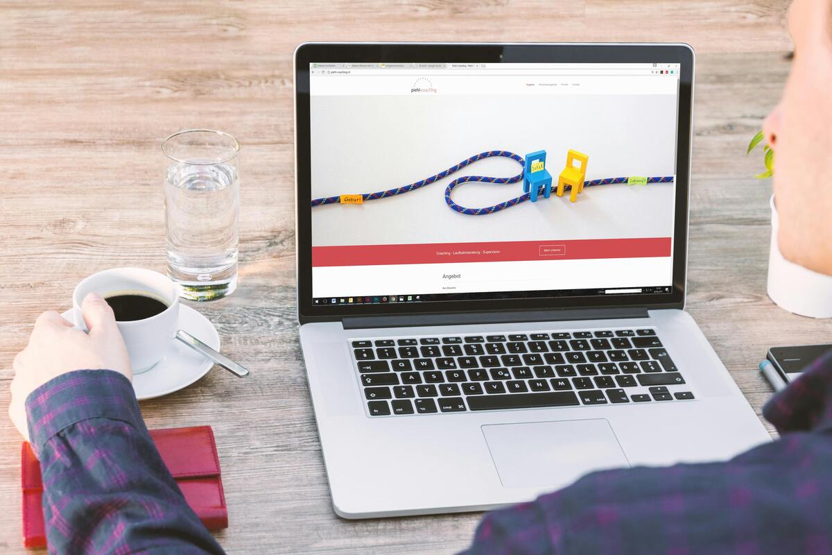 【コーポレートサイトとオウンドメディアの違いを完全解説】企業のデジタル戦略を最適化 16 pexels pixabay 461073 1